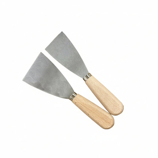 Entrostungsspachtel mit Holzgriff und steifem Stahlblatt